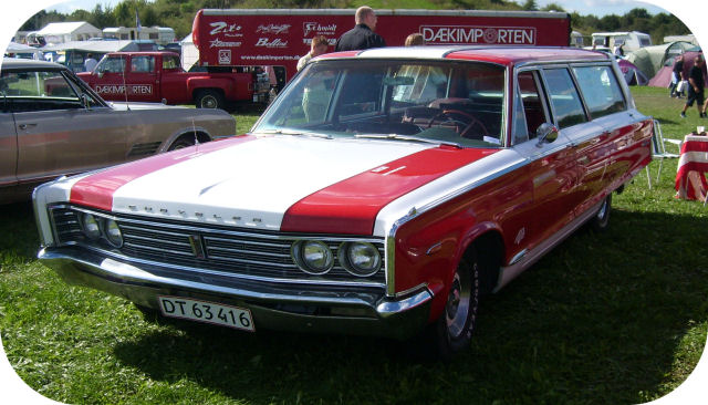 1966 Chrysler Newport Town & Country 4d 9p Wagon front